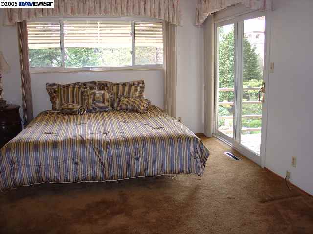 4945 Proctor Road Castro Valley, CA 94546 - Photo 4 of 9 Gallery Image 4