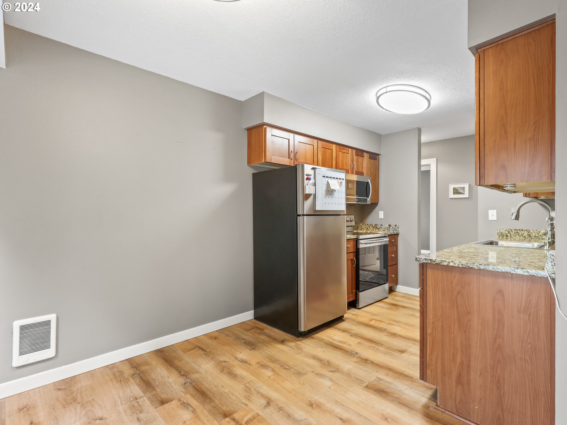 2531 Southwest Spring Garden Street, Unit 17 Portland, OR 97219 - Photo 13 of 38 Gallery Image 13