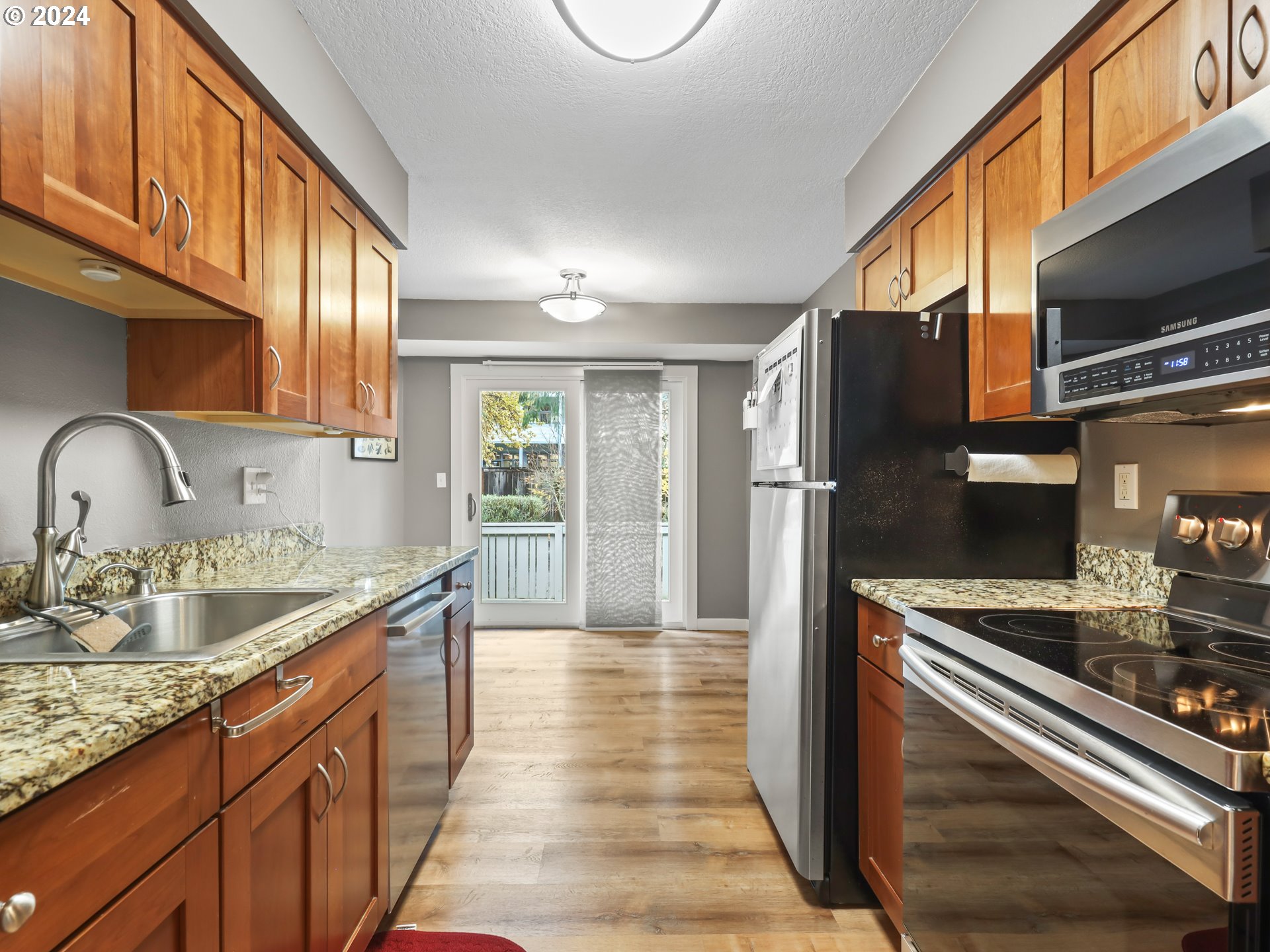 2531 Southwest Spring Garden Street, Unit 17 Portland, OR 97219 - Photo 16 of 38 Gallery Image 16