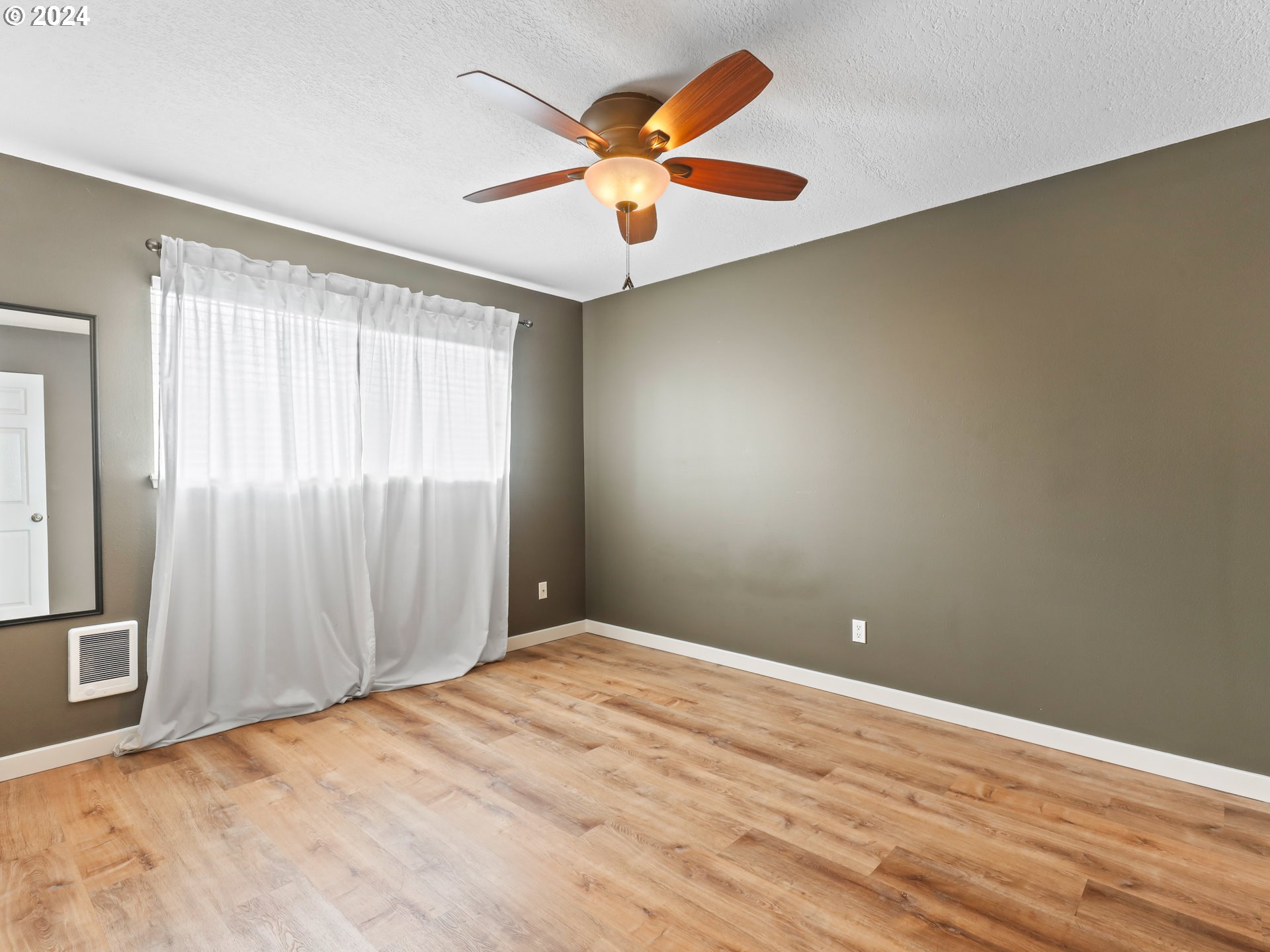 2531 Southwest Spring Garden Street, Unit 17 Portland, OR 97219 - Photo 26 of 38 Gallery Image 26