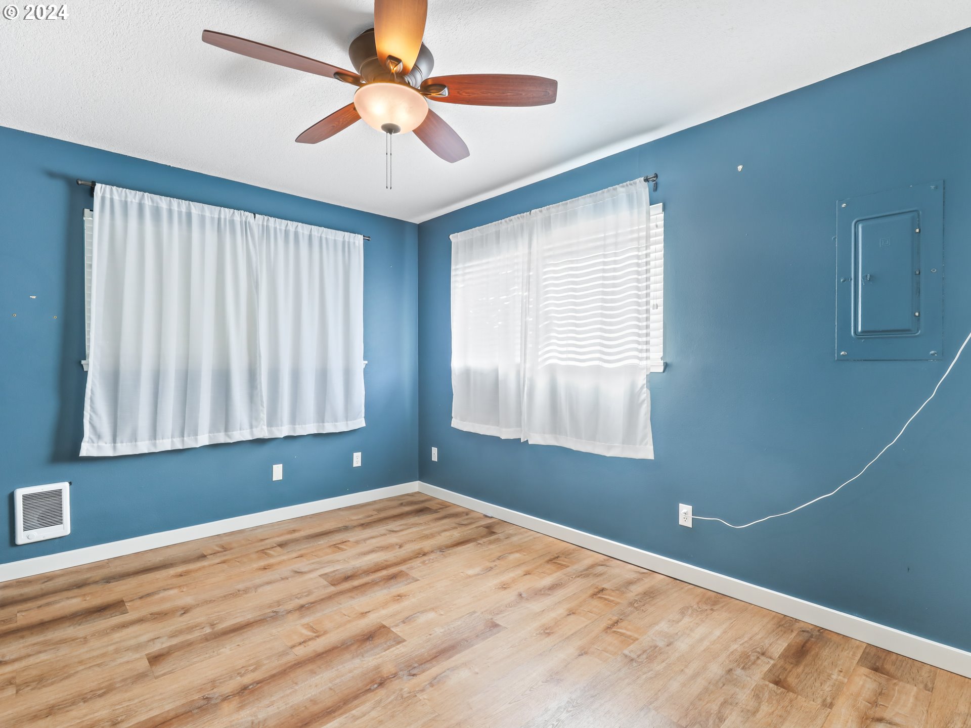 2531 Southwest Spring Garden Street, Unit 17 Portland, OR 97219 - Photo 29 of 38 Gallery Image 29