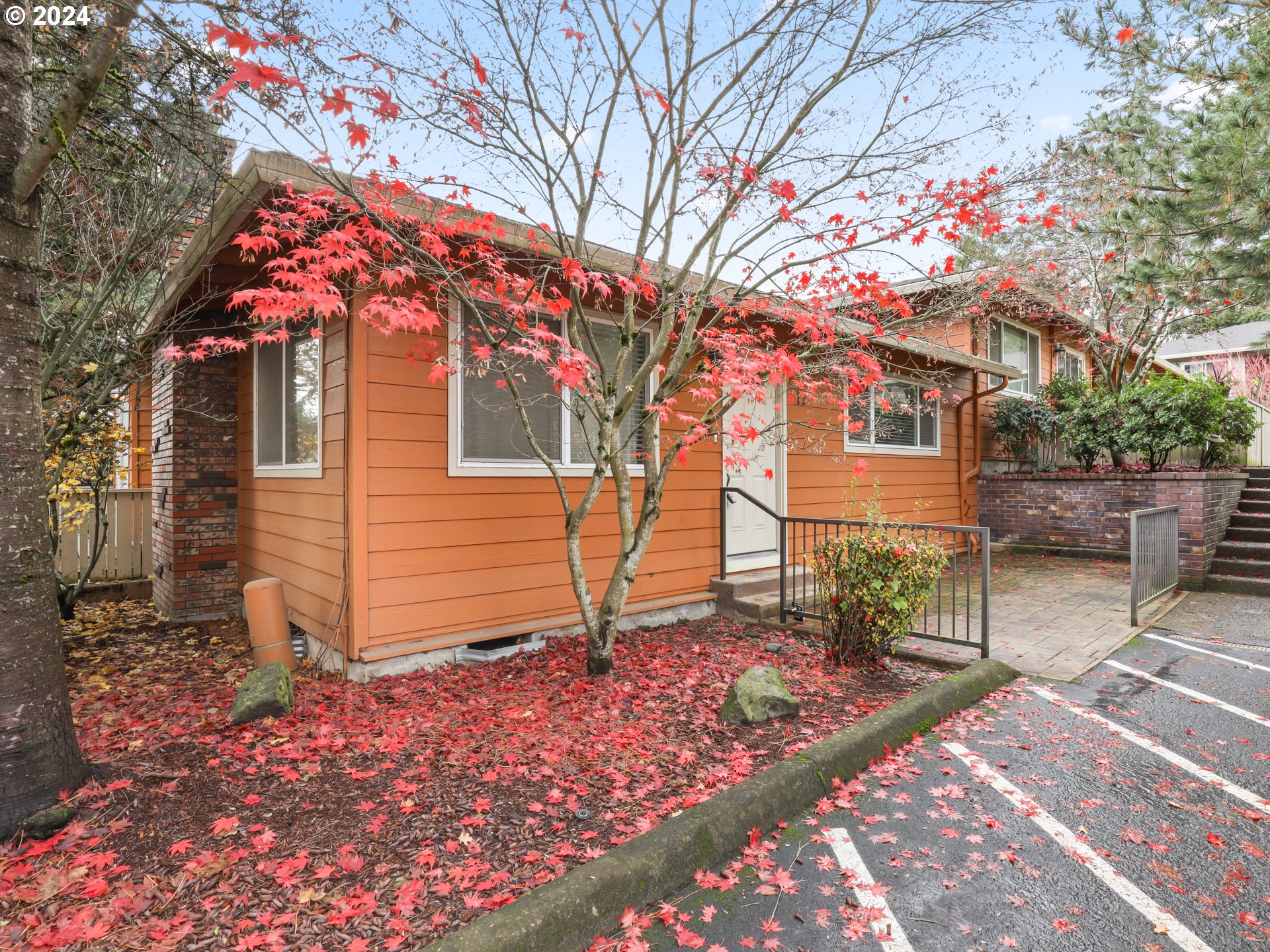 2531 Southwest Spring Garden Street, Unit 17 Portland, OR 97219 - Photo 3 of 38 Gallery Image 3