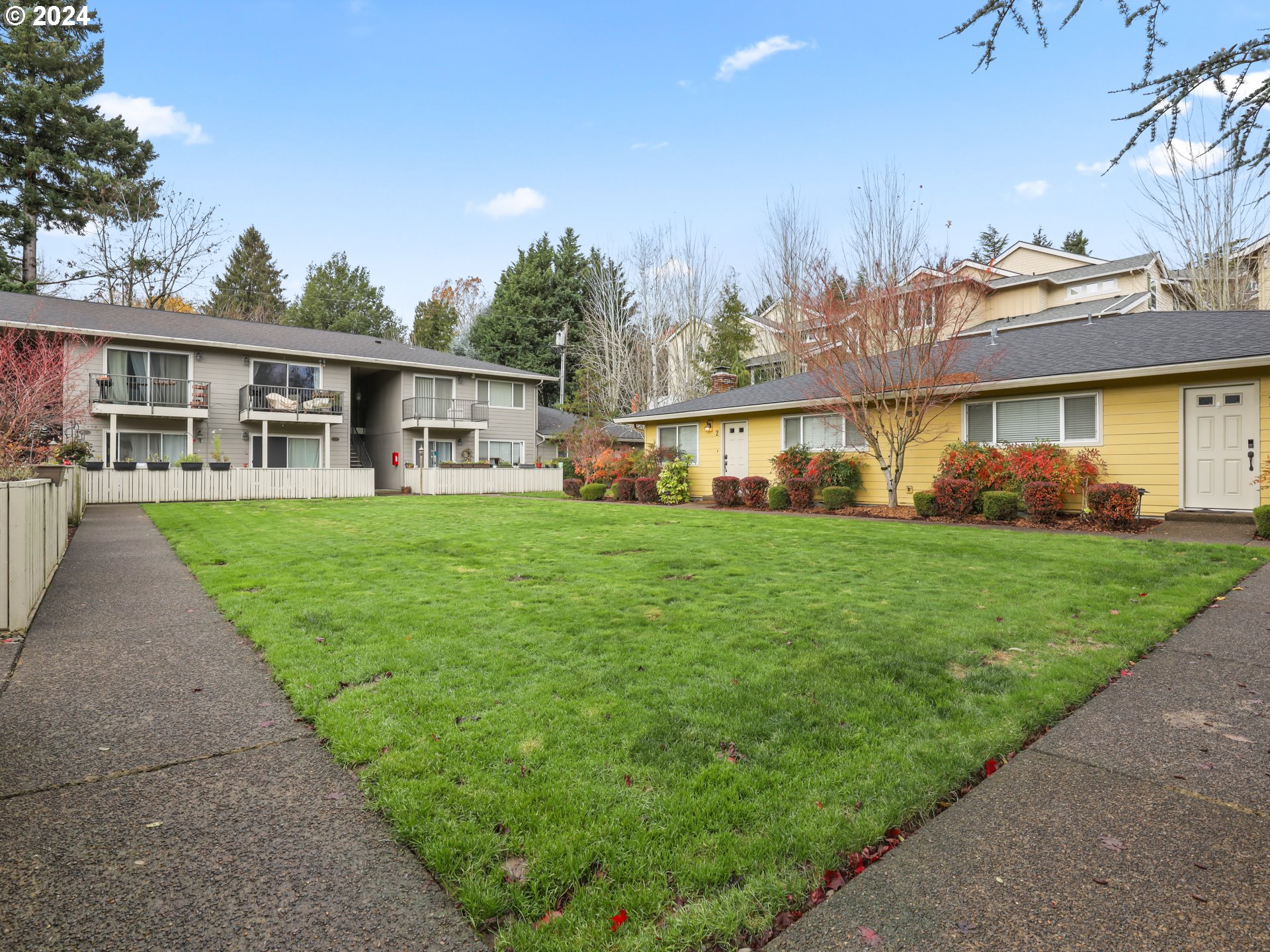 2531 Southwest Spring Garden Street, Unit 17 Portland, OR 97219 - Photo 33 of 38 Gallery Image 33