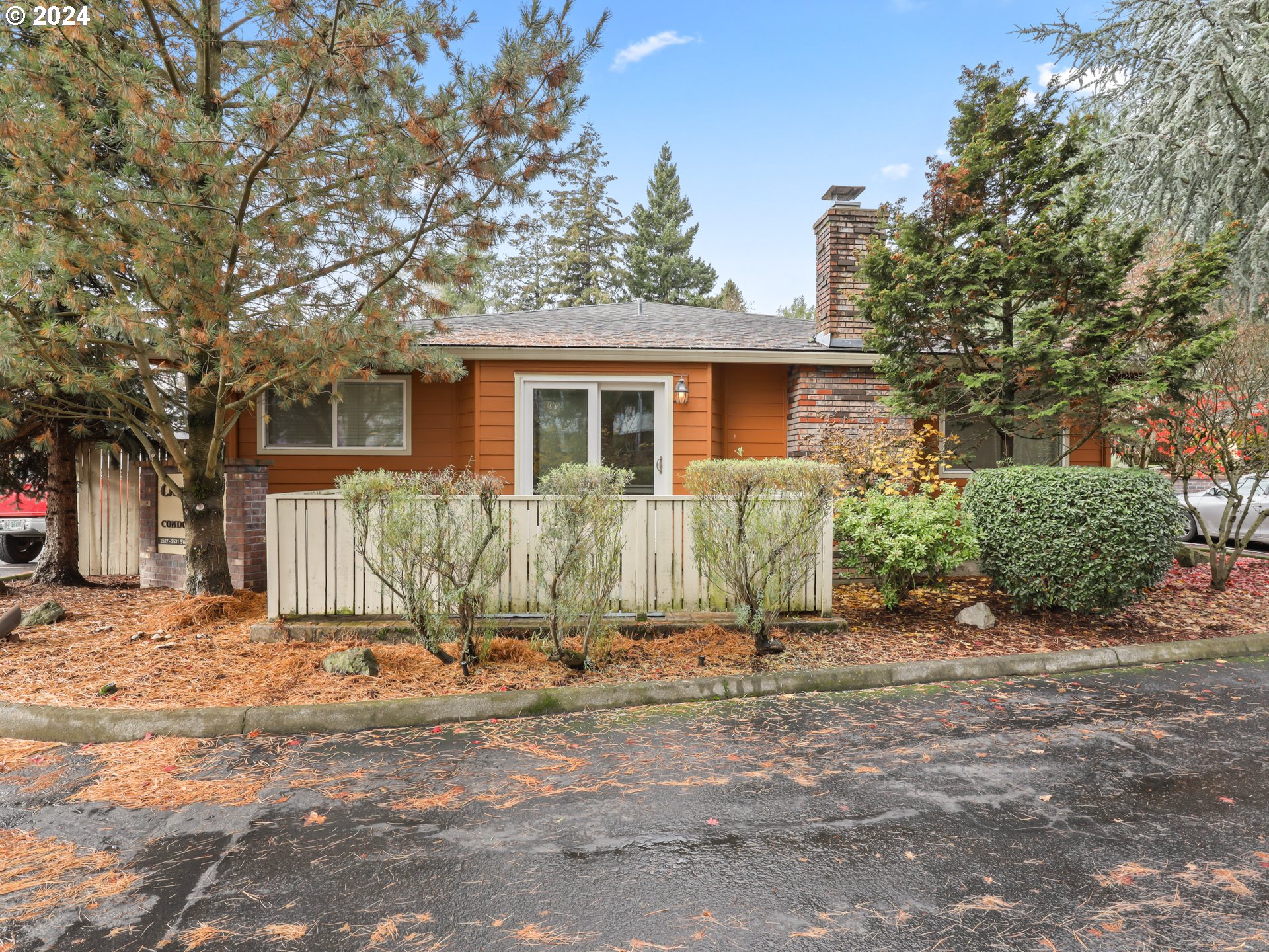 2531 Southwest Spring Garden Street, Unit 17 Portland, OR 97219 - Photo 35 of 38 Gallery Image 35