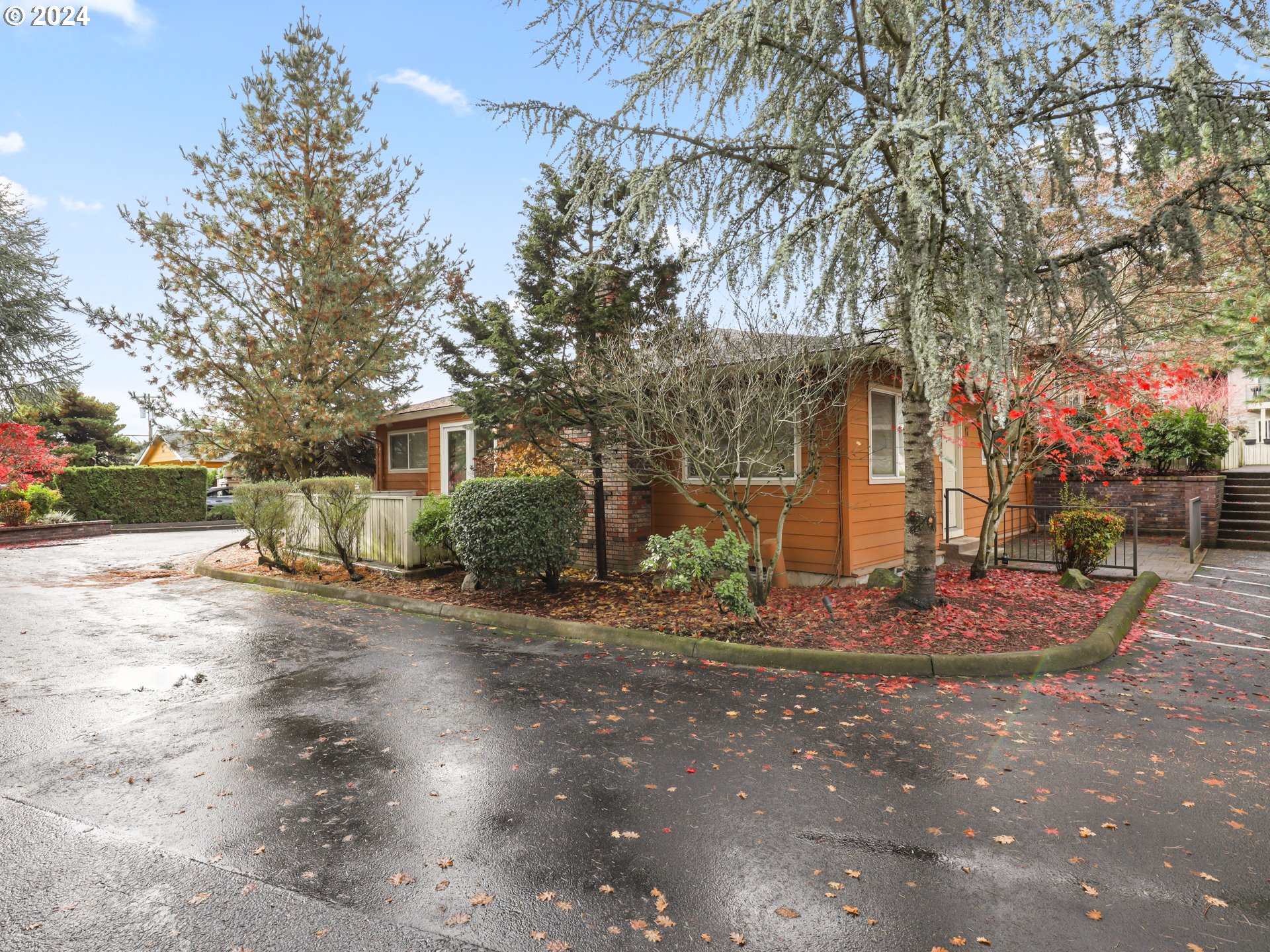 2531 Southwest Spring Garden Street, Unit 17 Portland, OR 97219 - Photo 36 of 38 Gallery Image 36