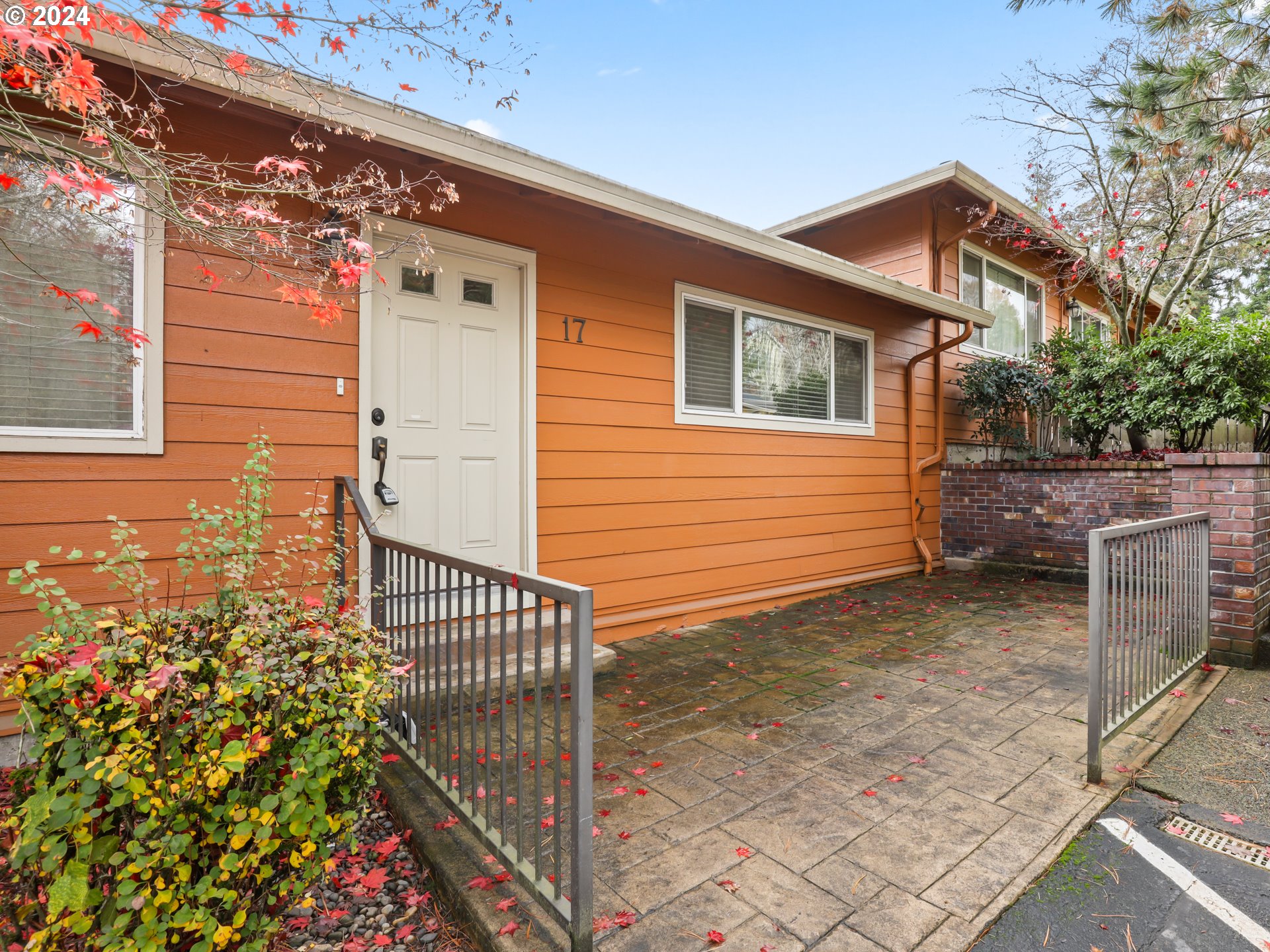 2531 Southwest Spring Garden Street, Unit 17 Portland, OR 97219 - Photo 5 of 38 Gallery Image 5