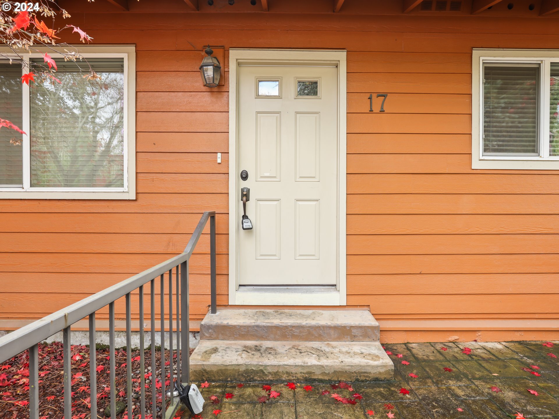 2531 Southwest Spring Garden Street, Unit 17 Portland, OR 97219 - Photo 6 of 38 Gallery Image 6