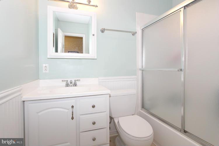 9817 Belhaven Road Bethesda, MD 20817 - Photo 14 of 22 Bath