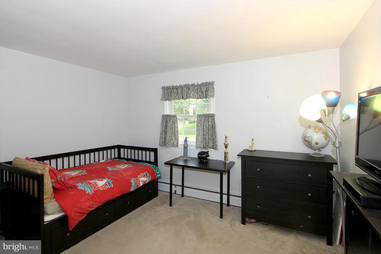 9817 Belhaven Road Bethesda, MD 20817 - Photo 15 of 22 Bedroom