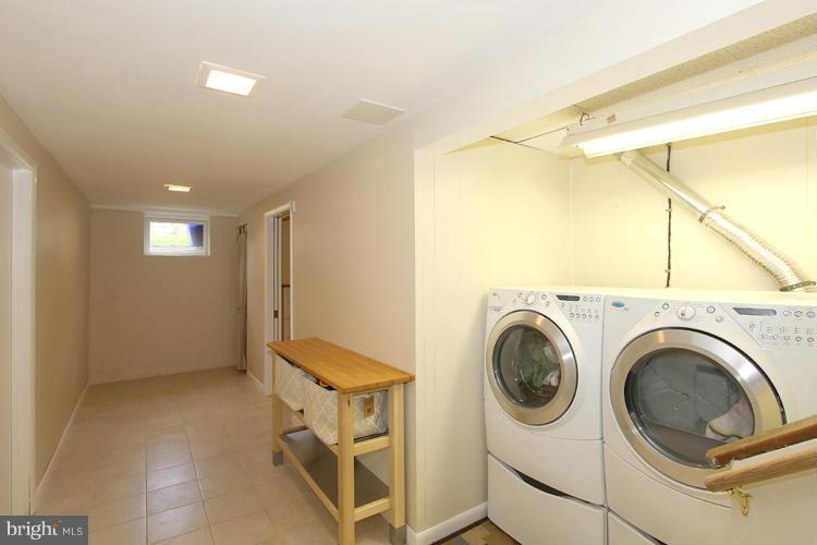9817 Belhaven Road Bethesda, MD 20817 - Photo 19 of 22 Interior (General)