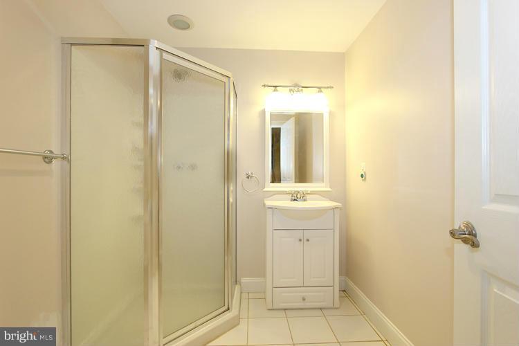 9817 Belhaven Road Bethesda, MD 20817 - Photo 20 of 22 Bath