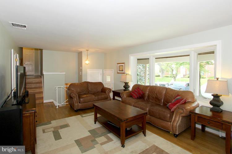 9817 Belhaven Road Bethesda, MD 20817 - Photo 4 of 22 Living Room