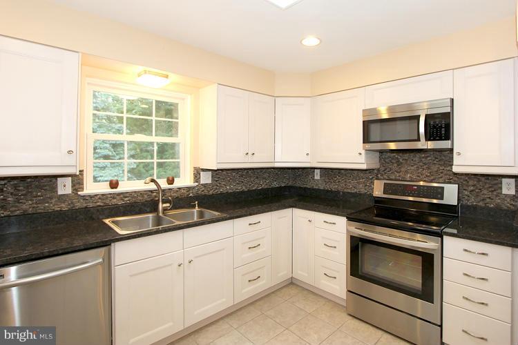 9817 Belhaven Road Bethesda, MD 20817 - Photo 5 of 22 Kitchen