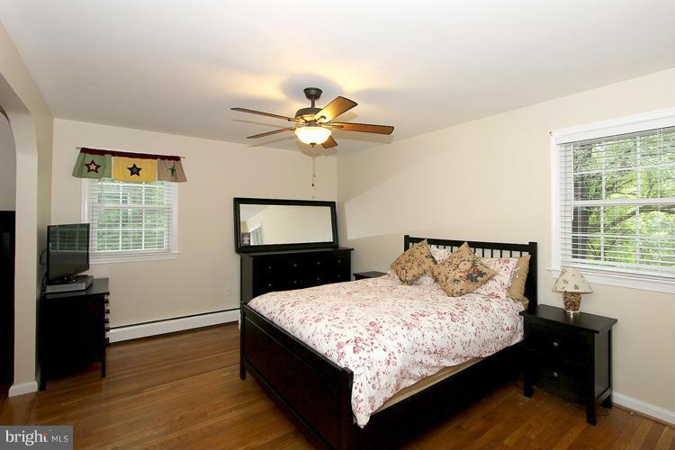 9817 Belhaven Road Bethesda, MD 20817 - Photo 9 of 22 Bedroom (Master)