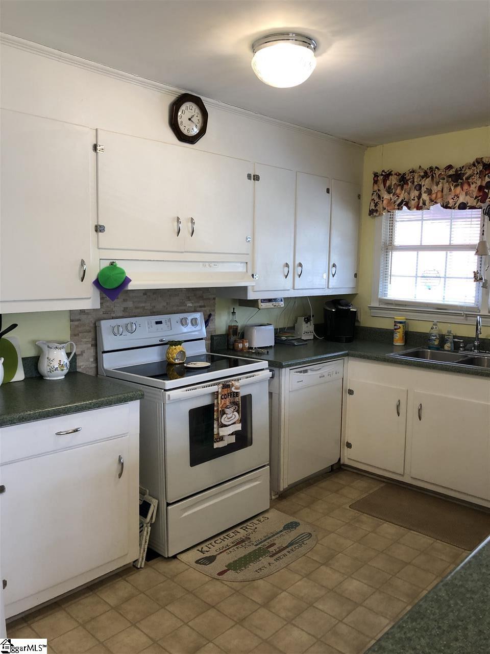 1700 Cedar Lane Road Greenville, SC 29617 - Photo 4 of 20 Gallery Image 4