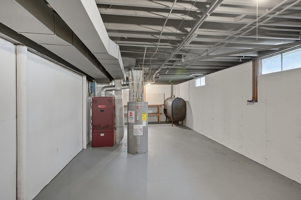 1130 Burnett Road Chicopee, MA 01020 - Photo 18 of 27