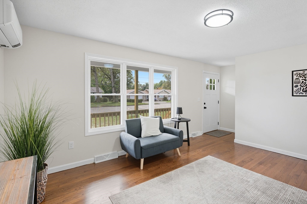 1130 Burnett Road Chicopee, MA 01020 - Photo 5 of 27