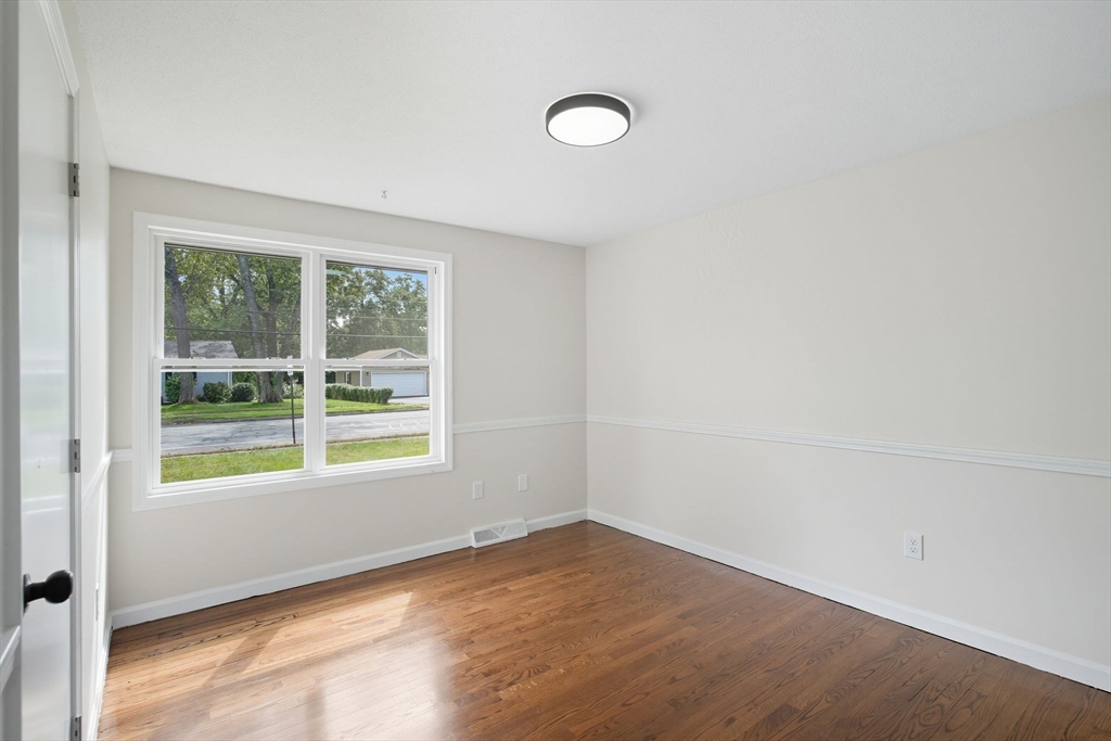 1130 Burnett Road Chicopee, MA 01020 - Photo 10 of 27