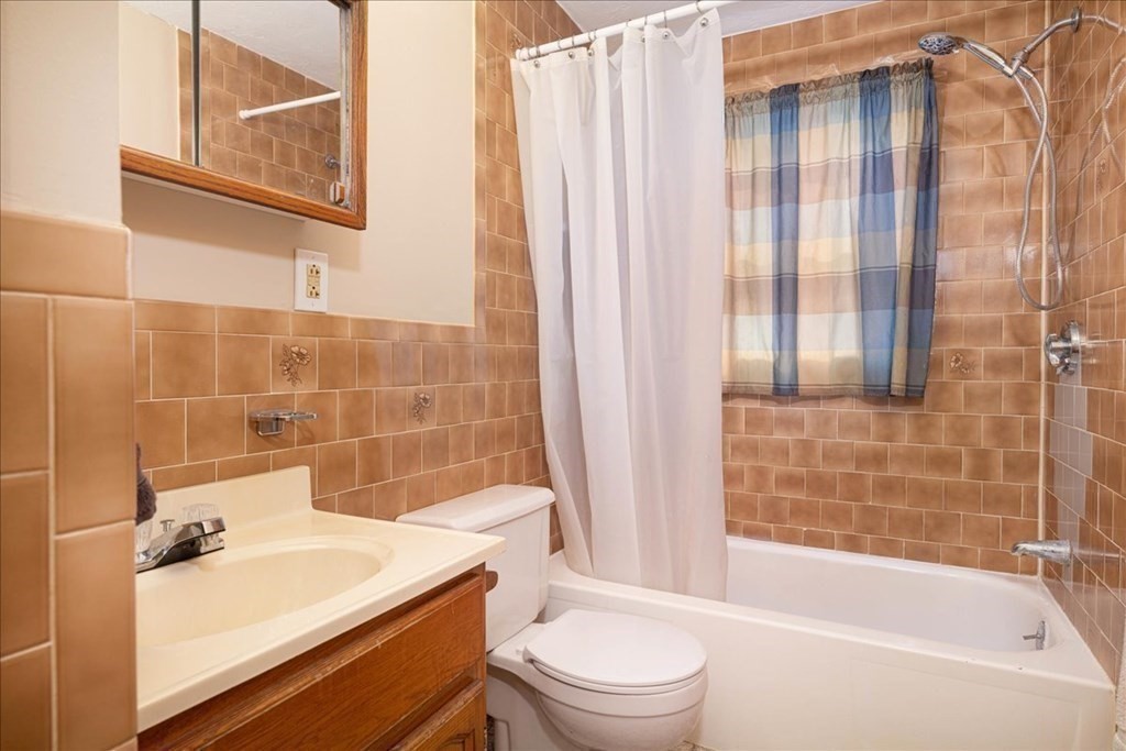 34 Anthony Road Franklin, MA 02038 - Photo 16 of 39 Gallery Image 16