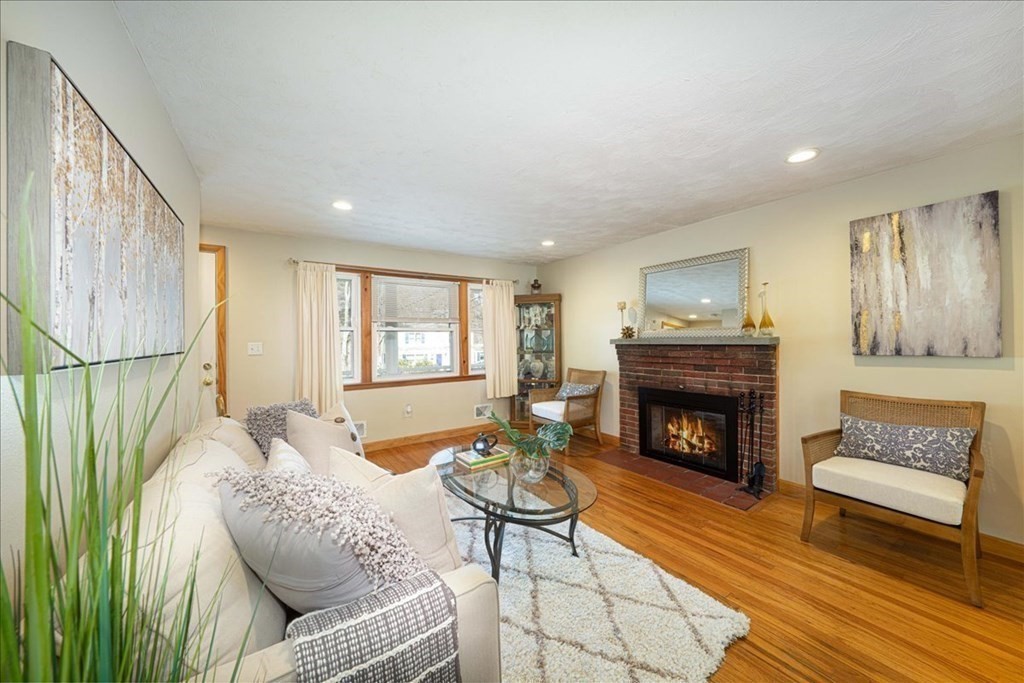 34 Anthony Road Franklin, MA 02038 - Photo 4 of 39 Gallery Image 4