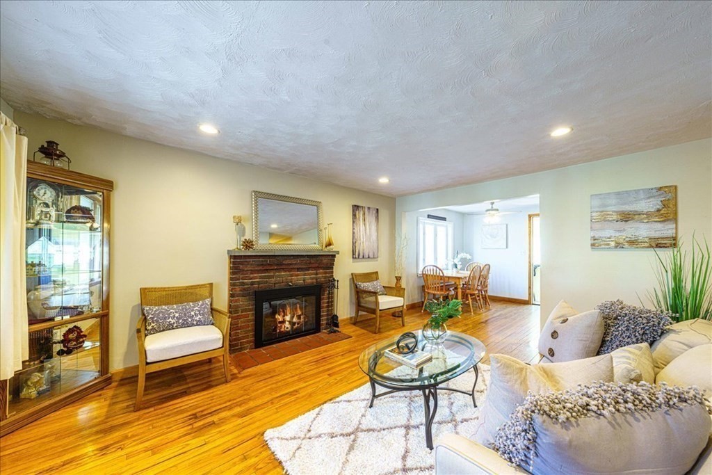 34 Anthony Road Franklin, MA 02038 - Photo 5 of 39 Gallery Image 5