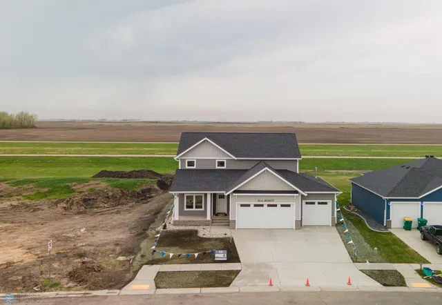 $760,000 | 8907 Cottonwood Boulevard, Horace, ND 58047