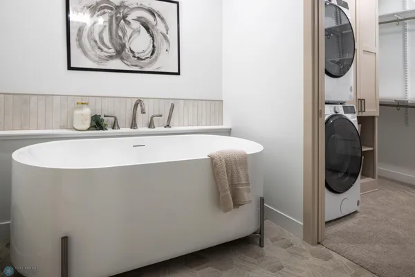 $760,000 | 8907 Cottonwood Boulevard, Horace, ND 58047