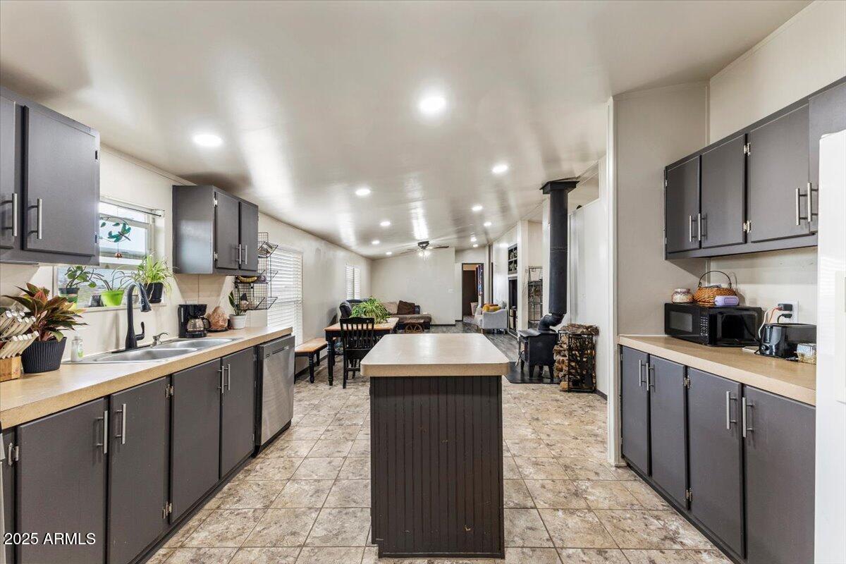 936 Paper Mill Road Taylor, AZ 85939 - Photo 10 of 43 a kitchen with kitchen island granite countertop lots of counter top space