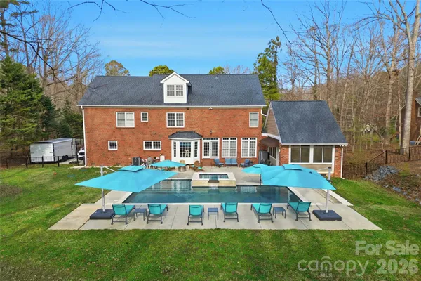 front view of house with a yard