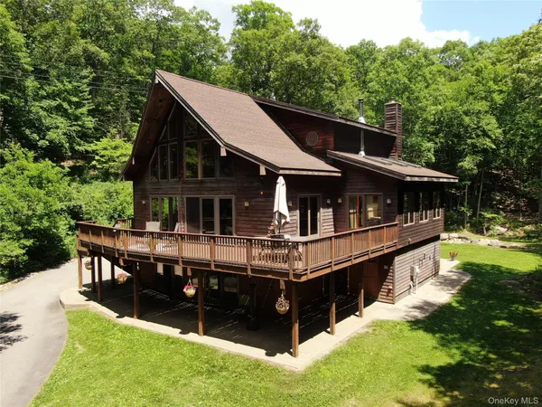 $895,000 | 82 Indian Lake Road, Putnam Valley, NY 10579