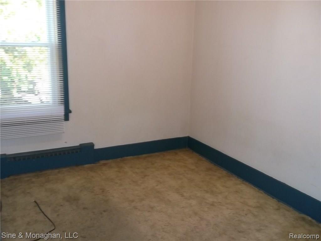 6 bedroom 1.JPG