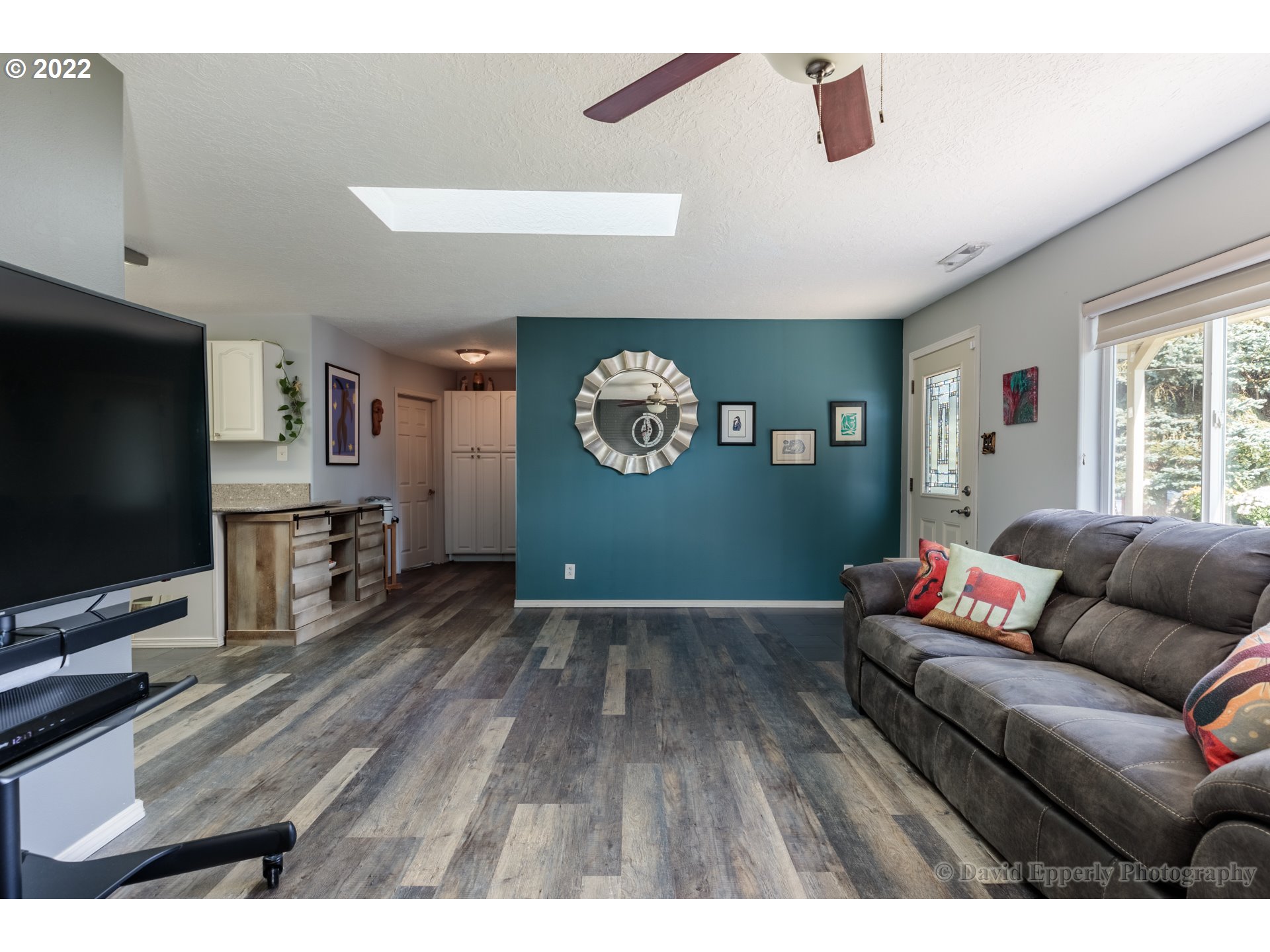 52331 Southwest Keys Road Scappoose, OR 97056 - Photo 4 of 22 Living Room