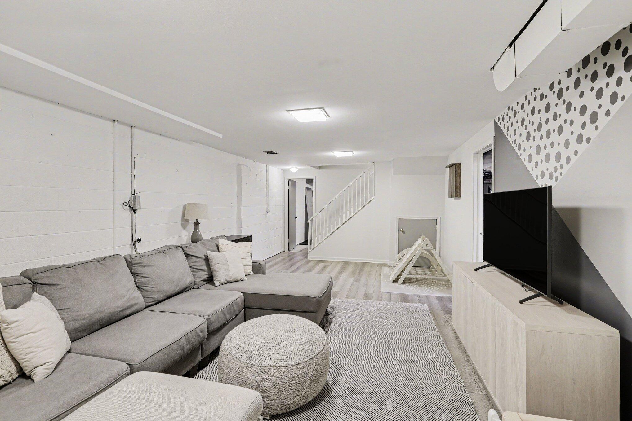 2460 Adare Road Ann Arbor, MI 48104 - Photo 50 of 62 043_file_7284