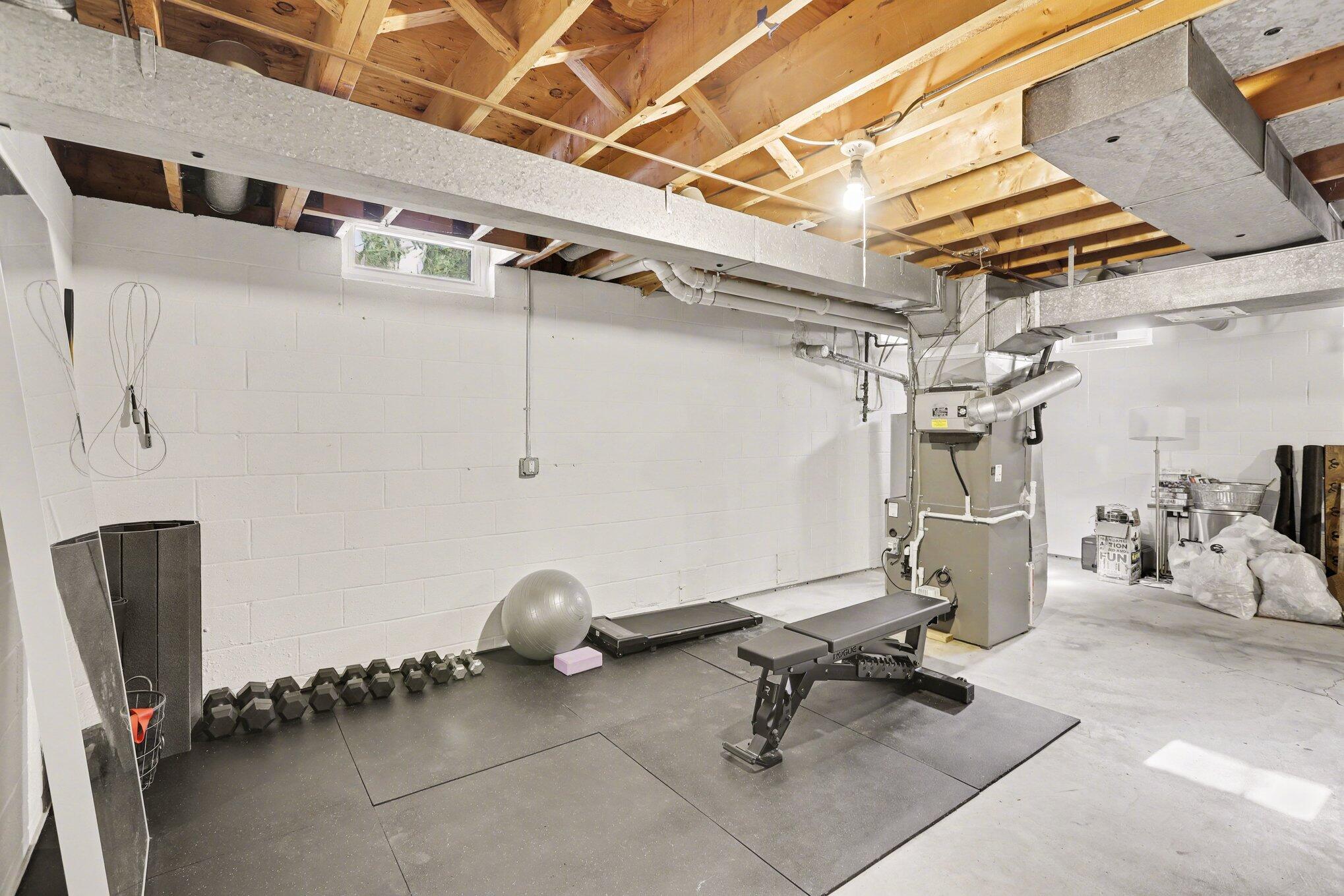 2460 Adare Road Ann Arbor, MI 48104 - Photo 51 of 62 044_file_8784