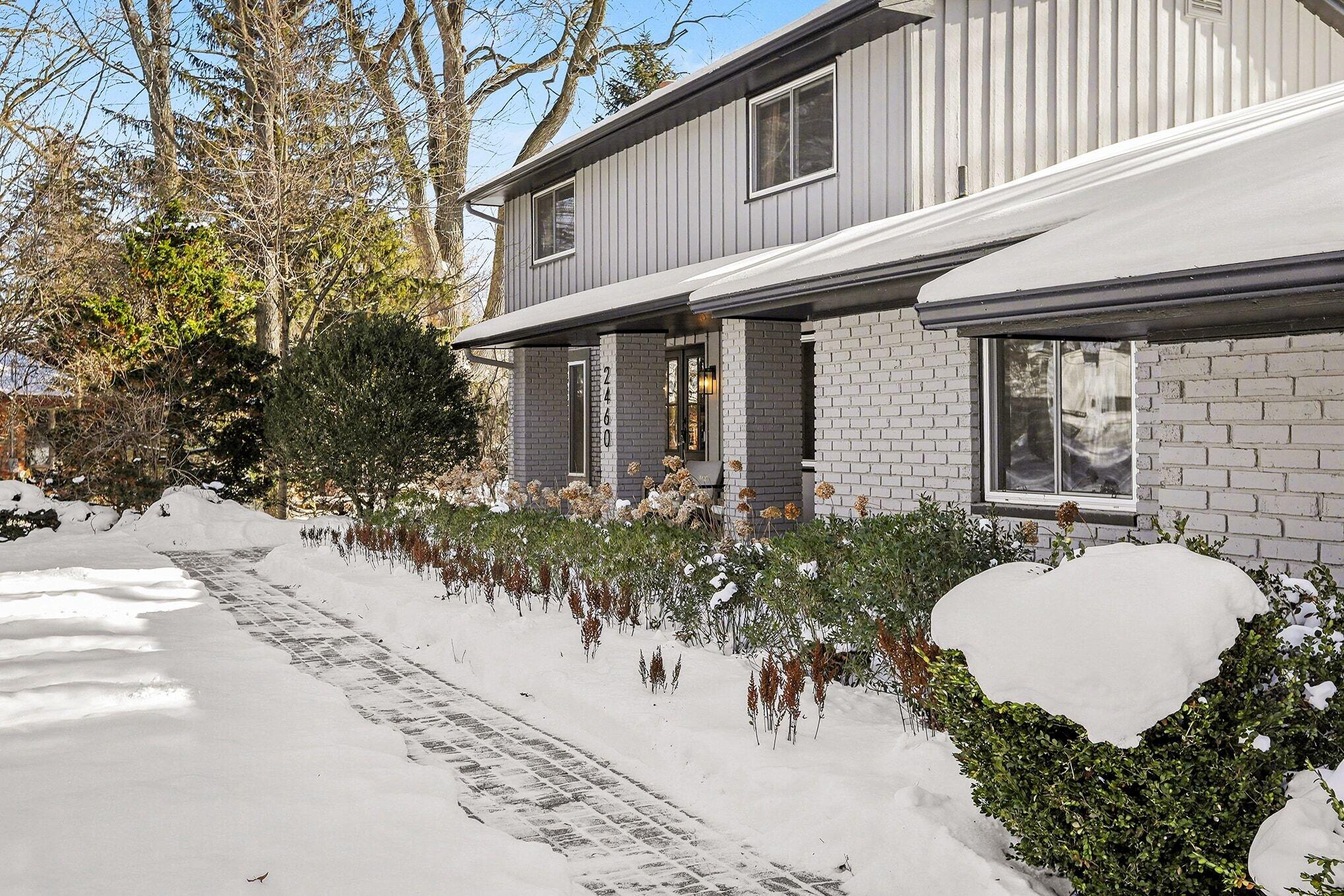 2460 Adare Road Ann Arbor, MI 48104 - Photo 6 of 62 004_file_1828