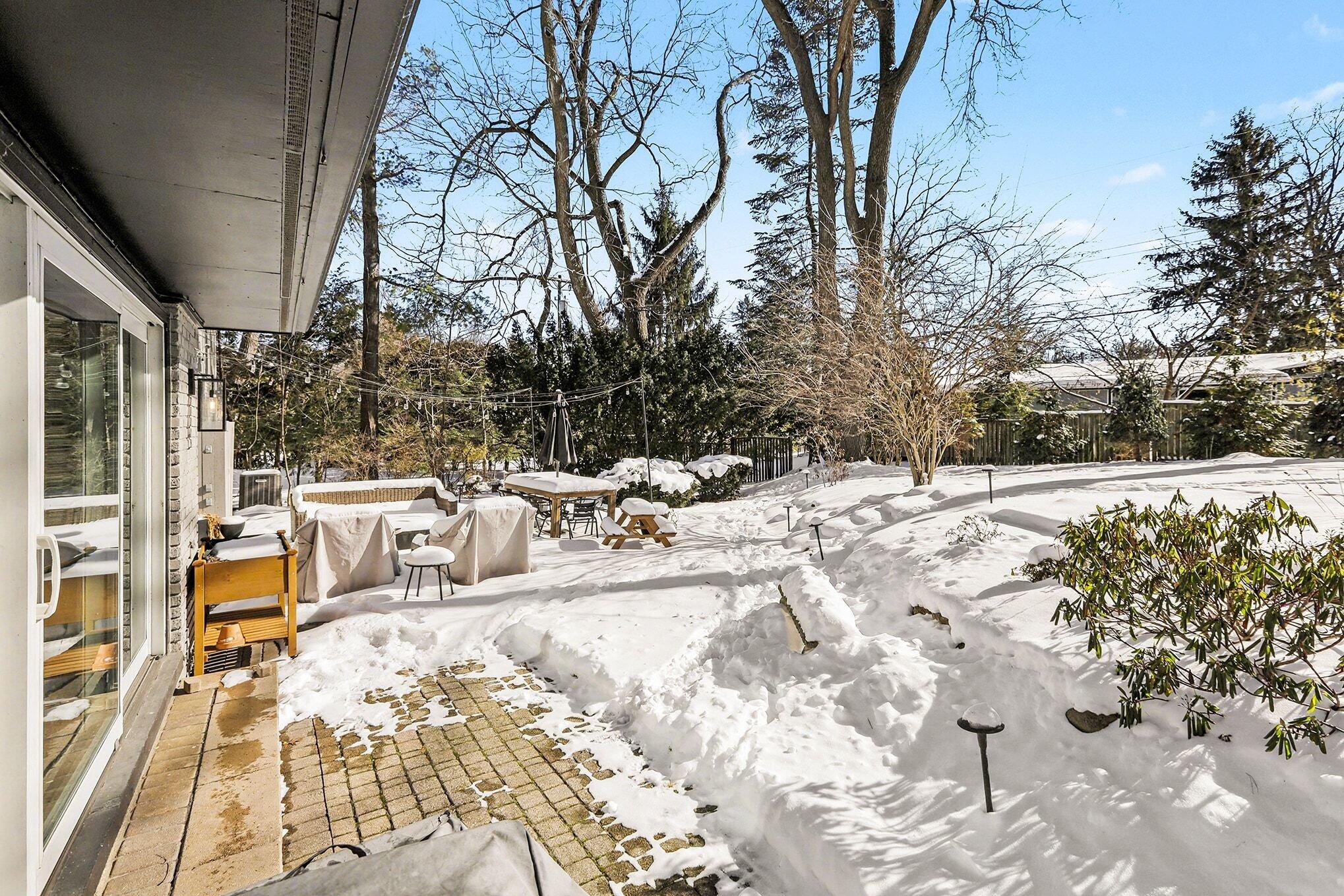 2460 Adare Road Ann Arbor, MI 48104 - Photo 8 of 62 047_file_4127