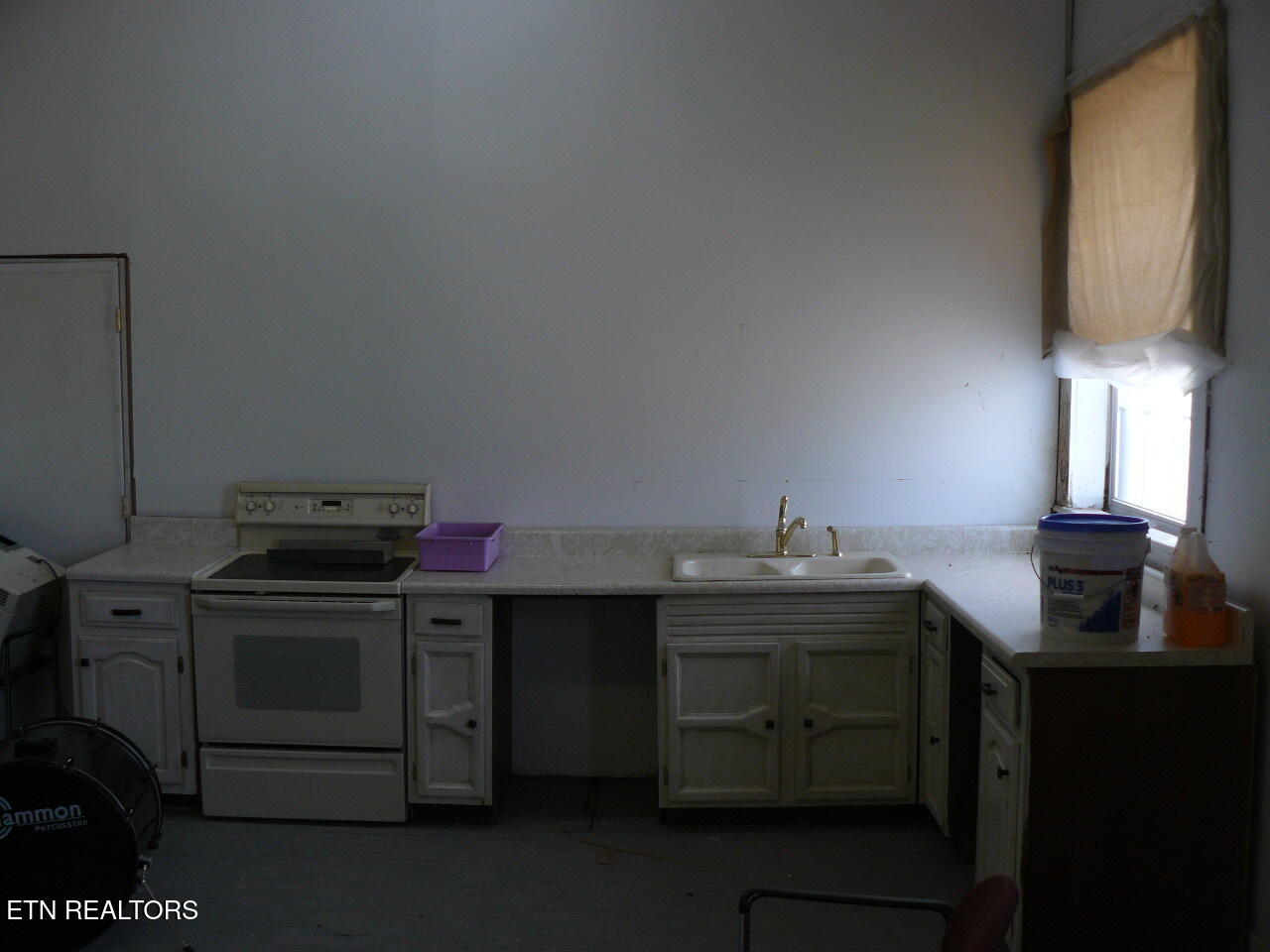 130 Main Street New Tazewell, TN 37825 - Photo 11 of 33 P1430220