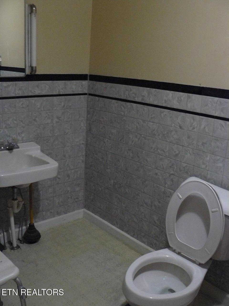 130 Main Street New Tazewell, TN 37825 - Photo 18 of 33 P1430238