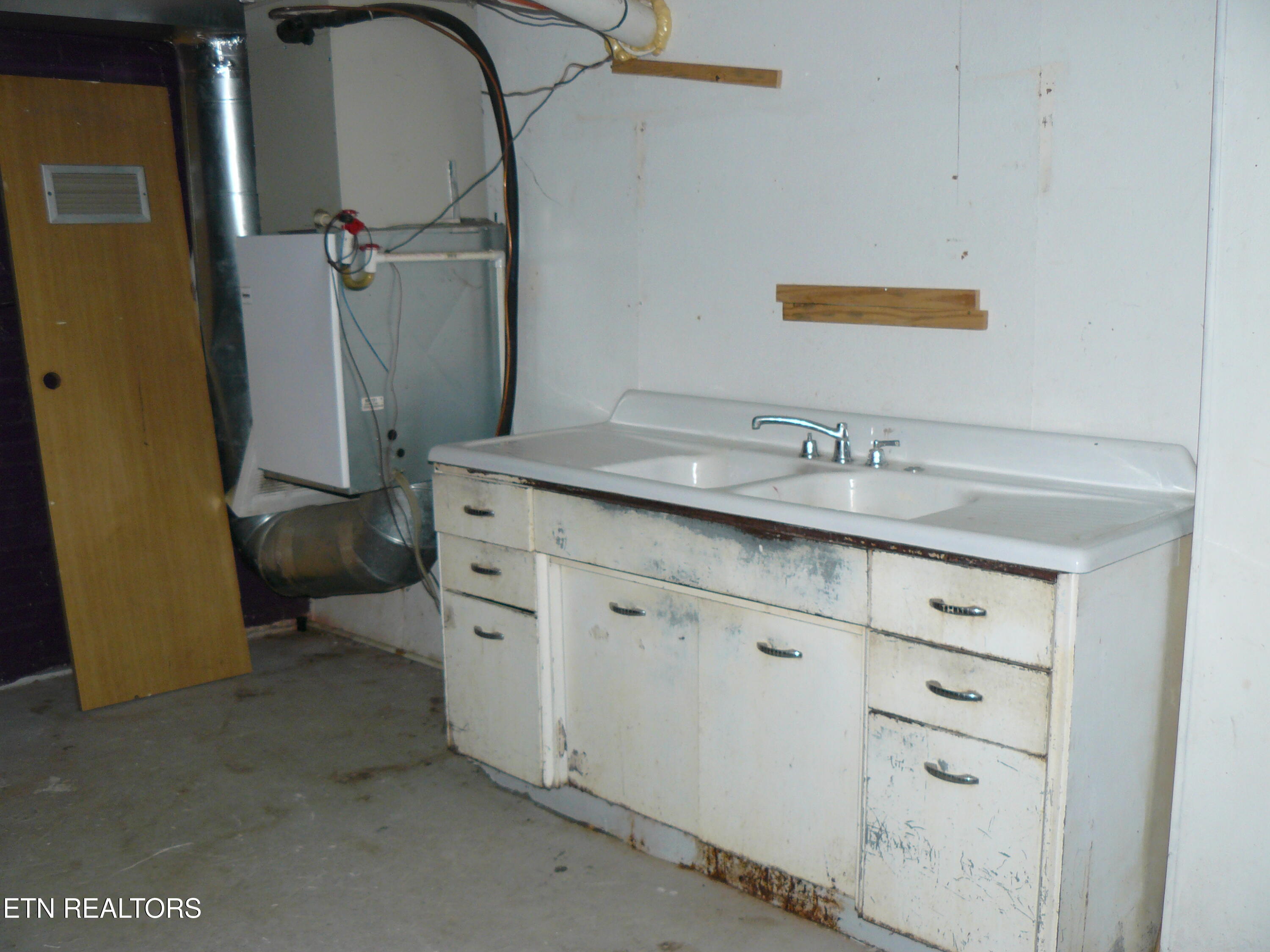 130 Main Street New Tazewell, TN 37825 - Photo 33 of 33 P1430329