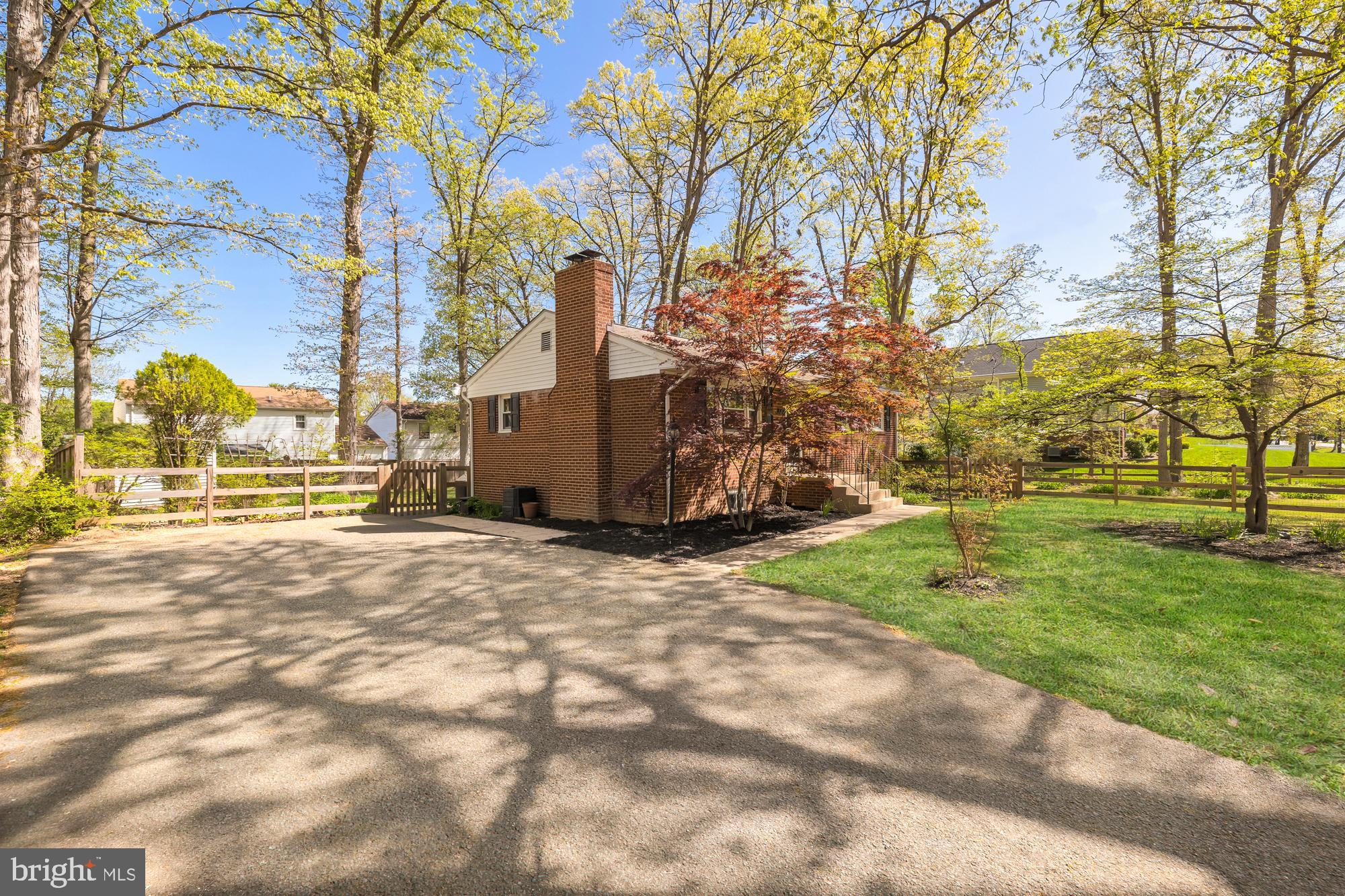 7208 Wesley Road Springfield, VA 22150 - Photo 4 of 46