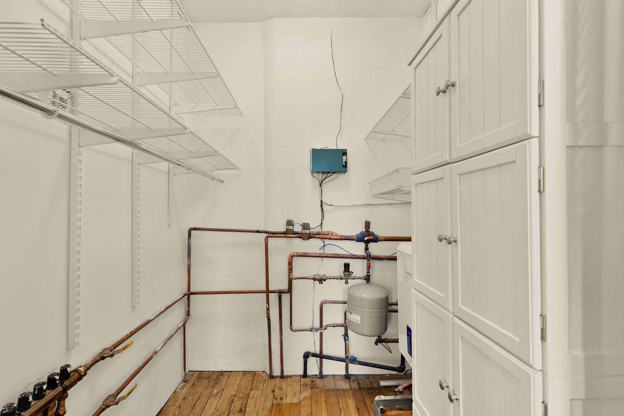 619 Independence Avenue Southeast Washington, DC 20003 - Photo 23 of 38 a view of entryway