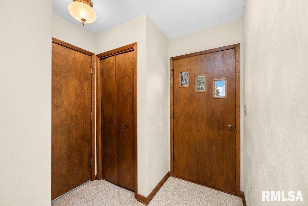 3205 40th Street Moline, IL 61265 - Photo 3 of 29