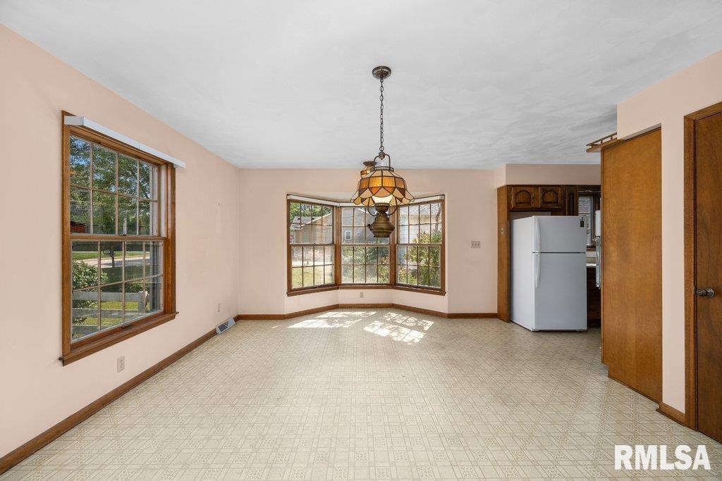 3205 40th Street Moline, IL 61265 - Photo 4 of 29