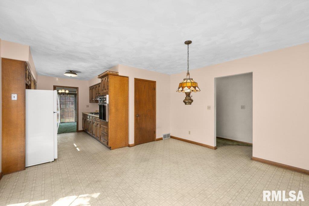 3205 40th Street Moline, IL 61265 - Photo 5 of 29