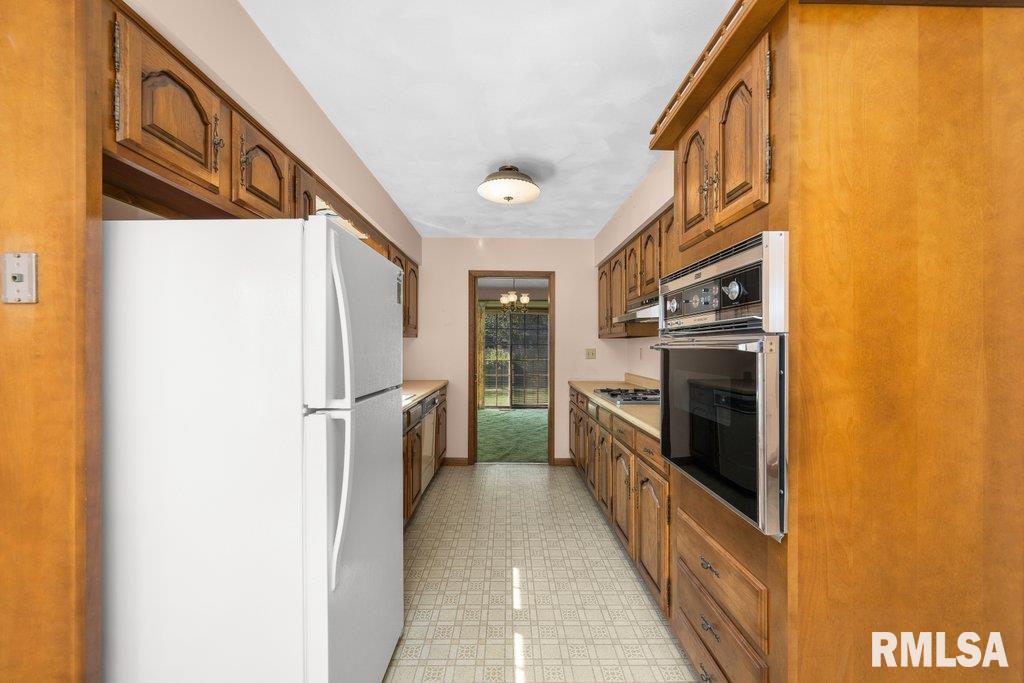 3205 40th Street Moline, IL 61265 - Photo 7 of 29