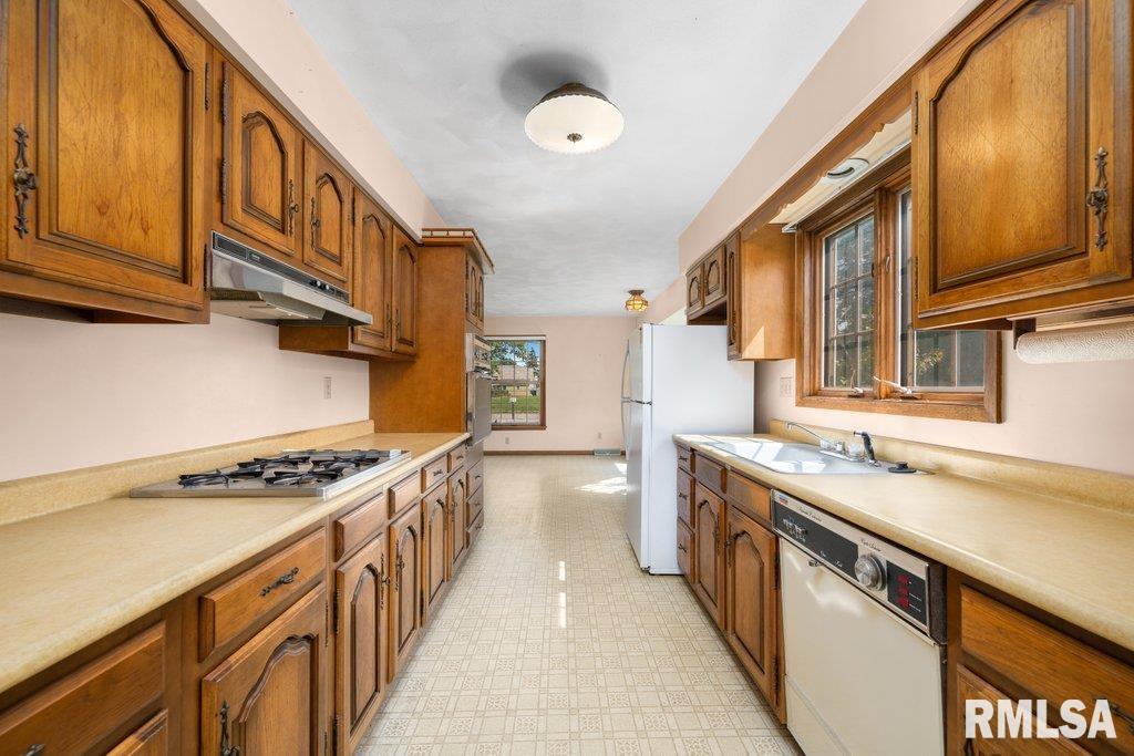 3205 40th Street Moline, IL 61265 - Photo 8 of 29