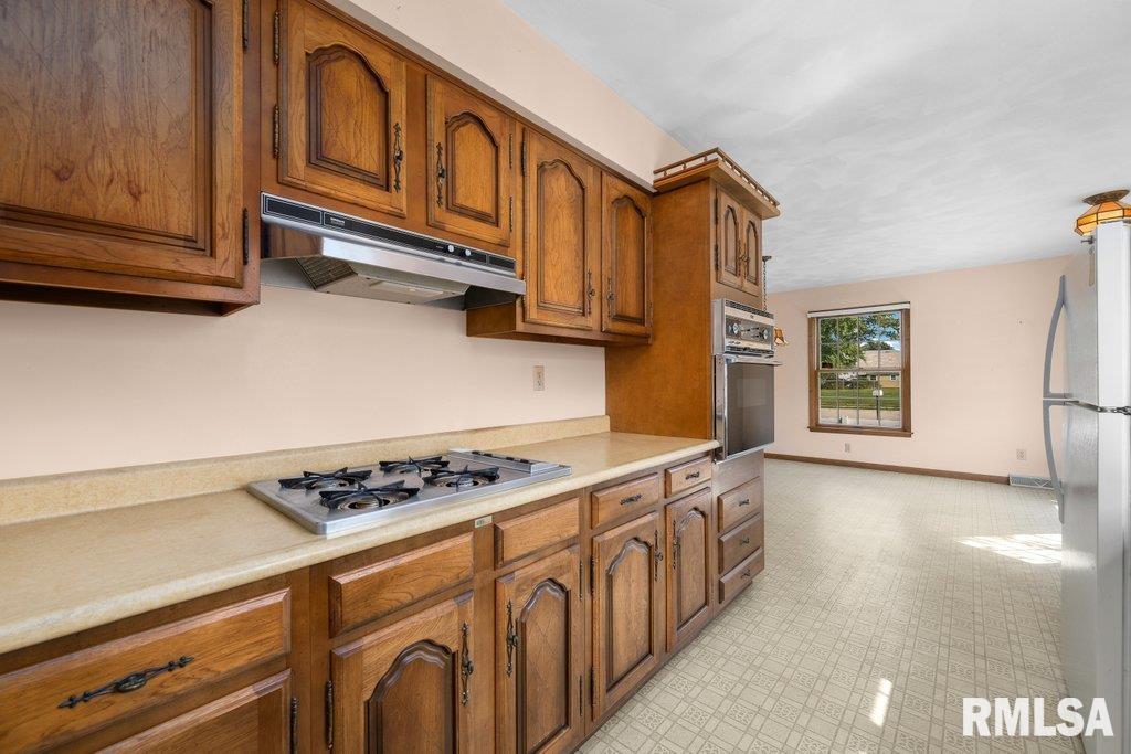 3205 40th Street Moline, IL 61265 - Photo 9 of 29