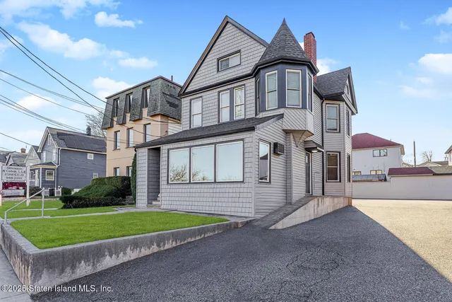 $858,000 | 4062 Amboy Road | Great Kills