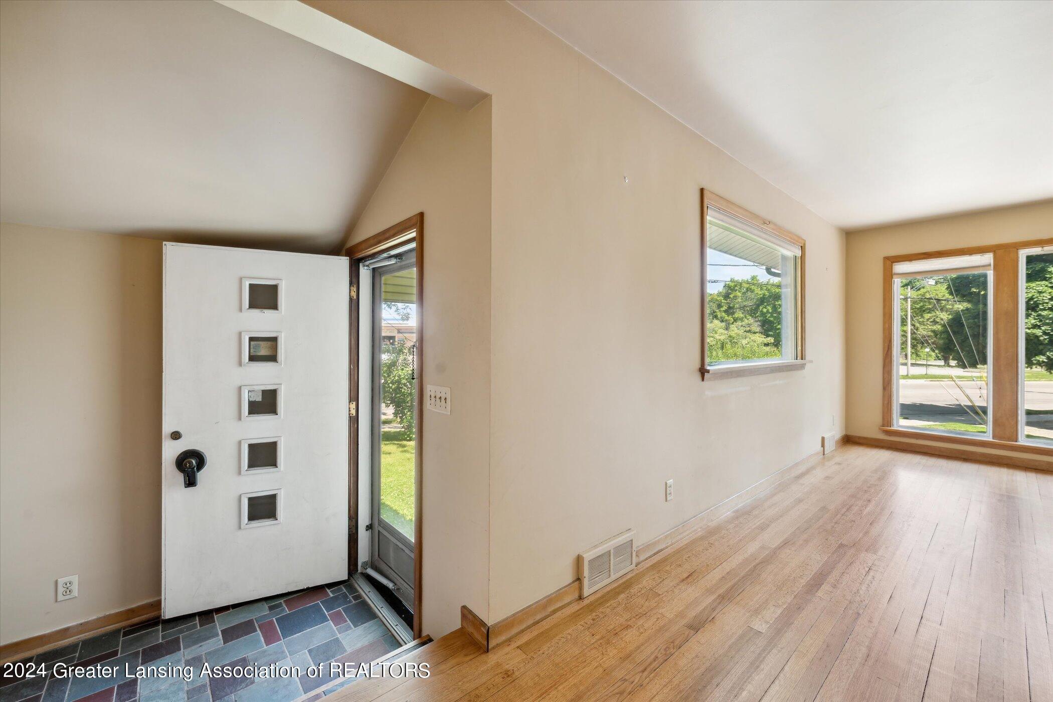 1135 Abbot Road East Lansing, MI 48823 - Photo 6 of 52 Foyer