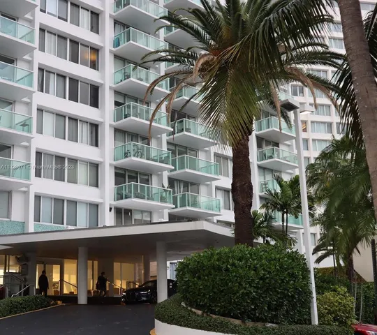 $329,000 | 1000 West Avenue, Unit 1032, Miami Beach, FL 33139